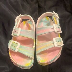 Toddler girl’s sandals.